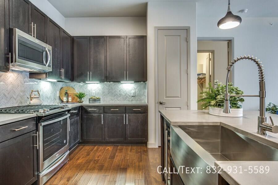 Apartment for rent at 4599 Bellaire Blvd #SCR3, Bellaire, TX 77401