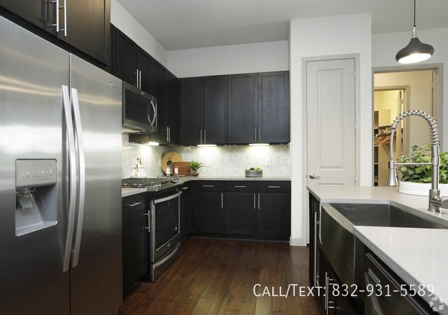 Apartment for rent at 4599 Bellaire Blvd #SCR1, Bellaire, TX 77401