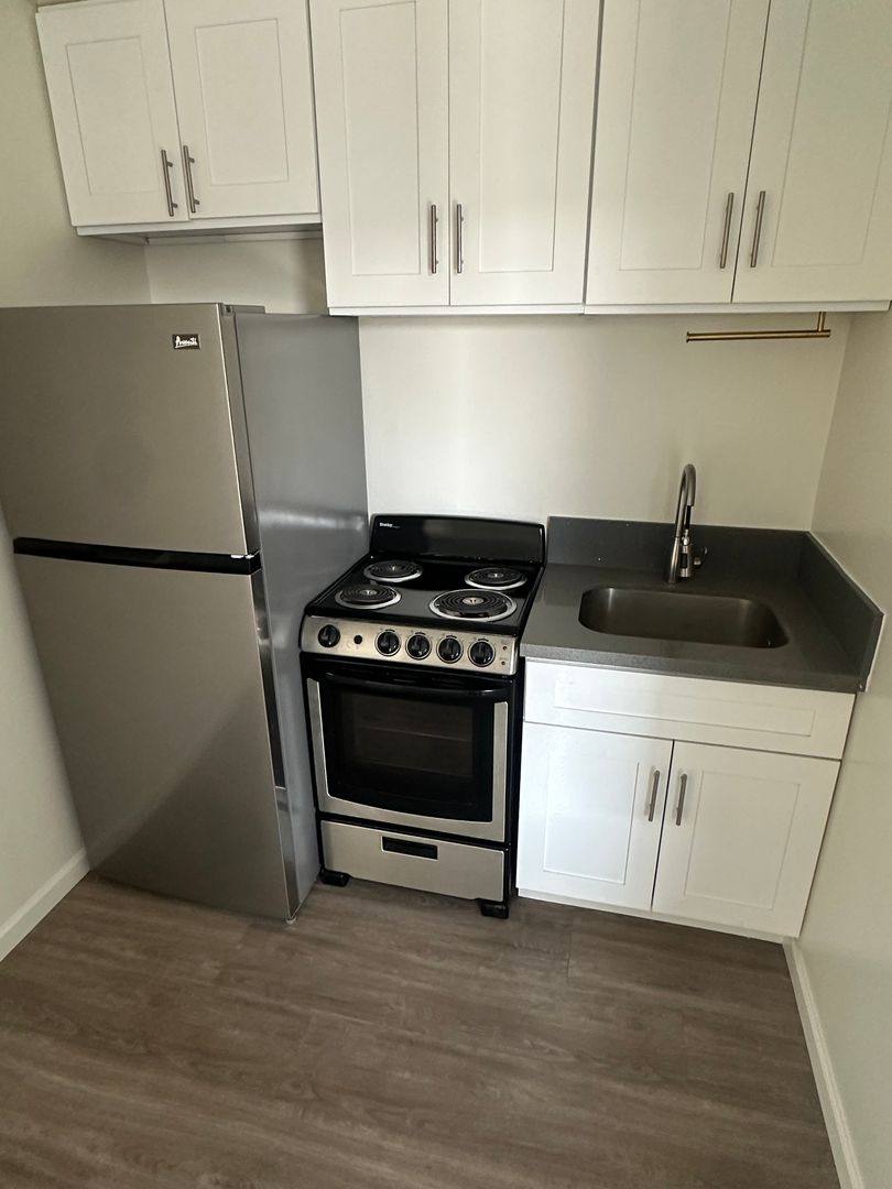 Apartment for rent at 3333 Motor Ave, Los Angeles, CA 90034
