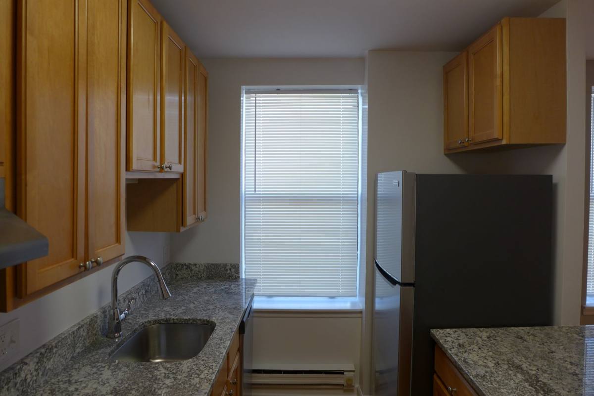 Apartment for rent at 808 -12 W Junior Terrace, Chicago, IL 60613