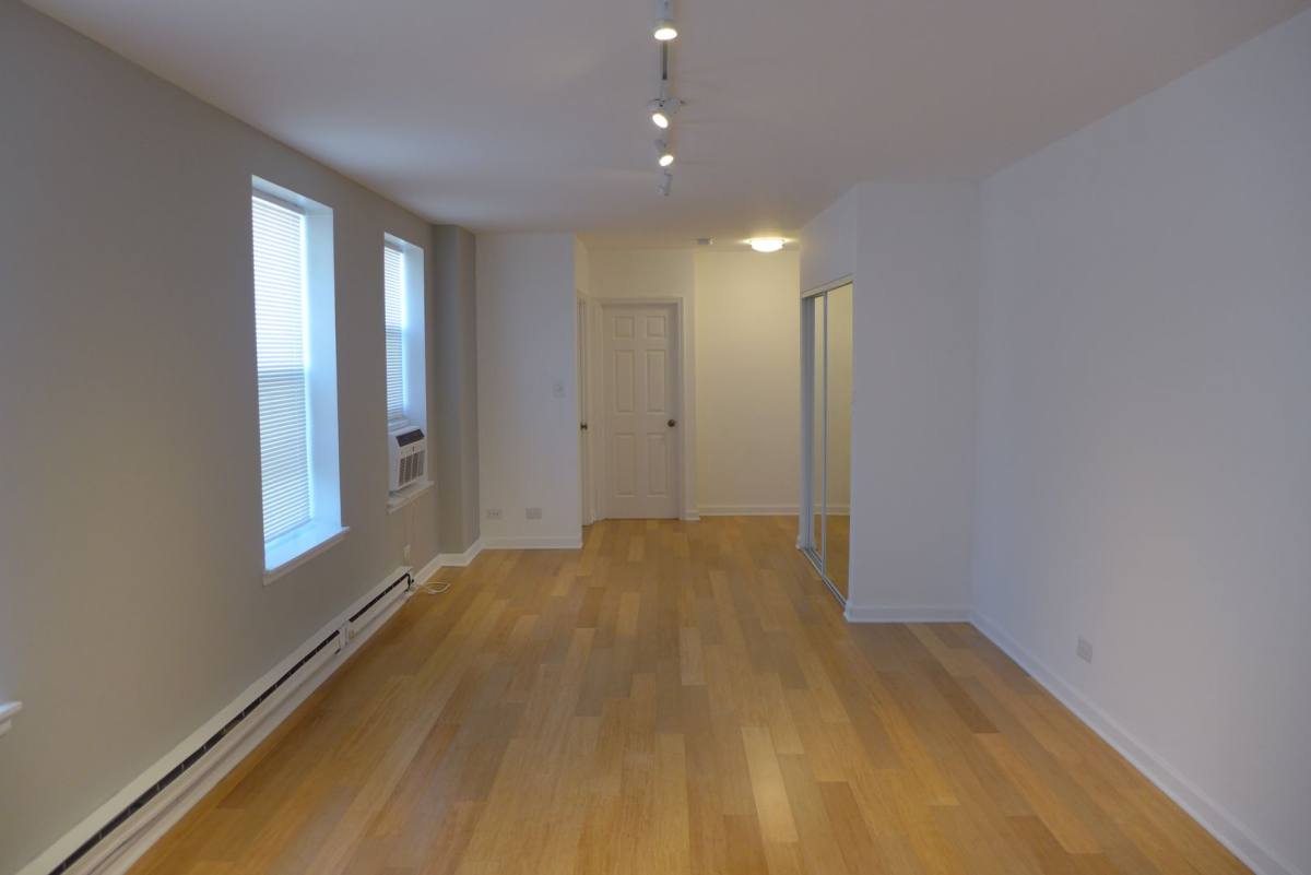 Apartment for rent at 808 -12 W Junior Terrace, Chicago, IL 60613