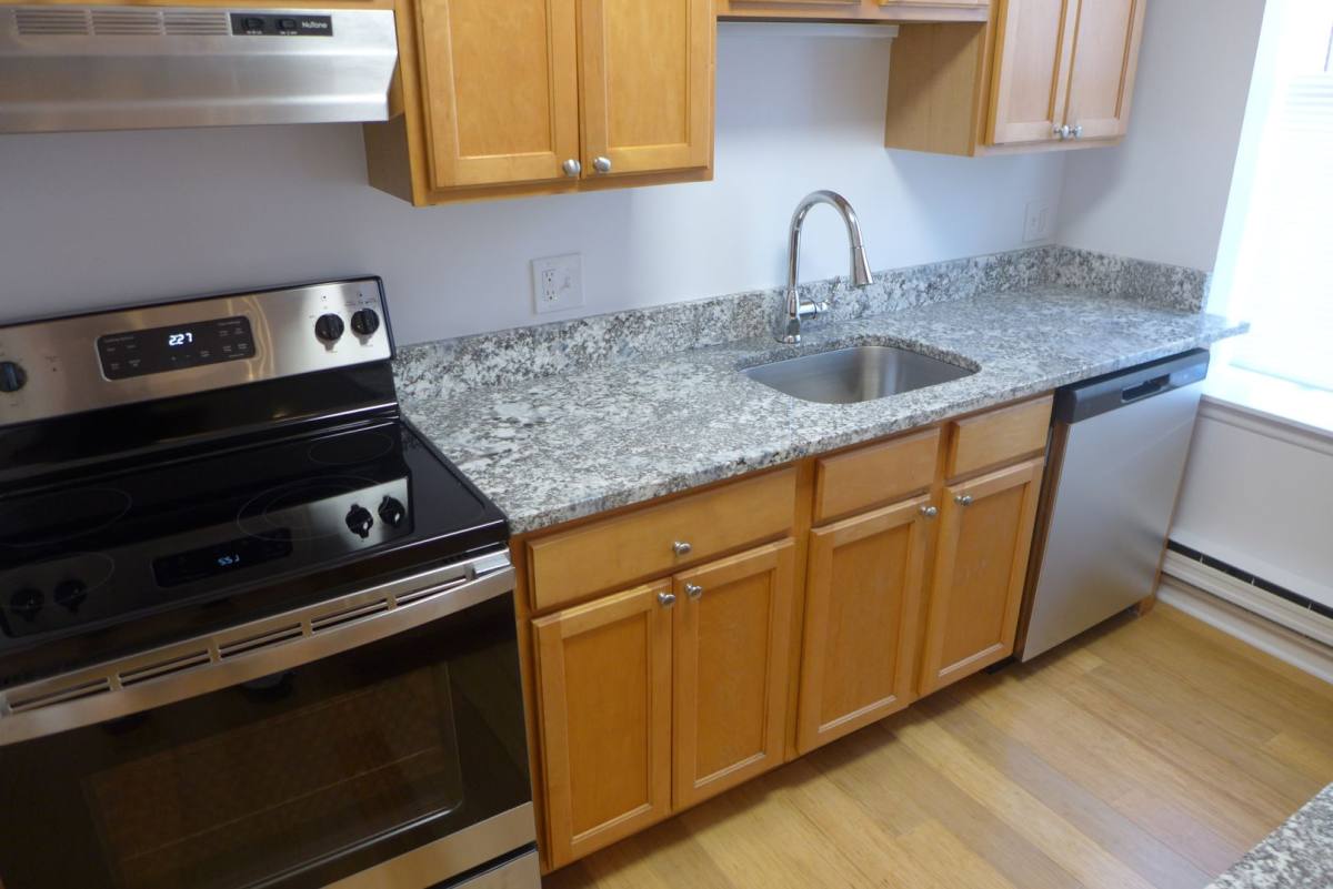 Apartment for rent at 808 -12 W Junior Terrace, Chicago, IL 60613
