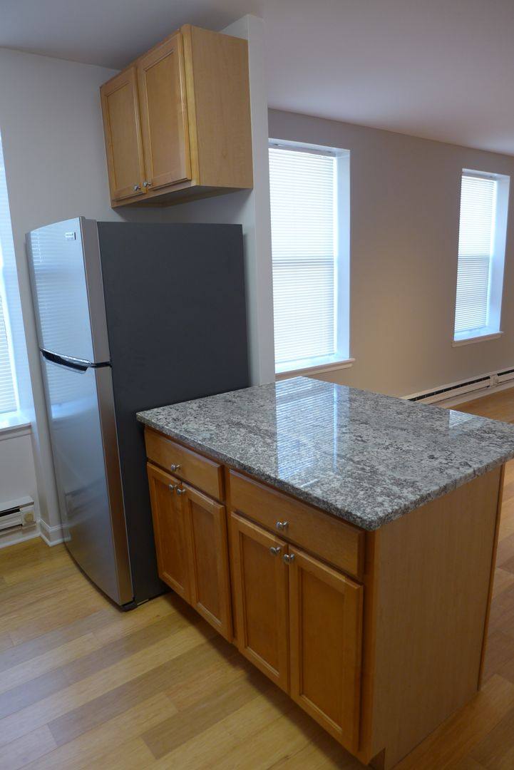 Apartment for rent at 808 -12 W Junior Terrace, Chicago, IL 60613