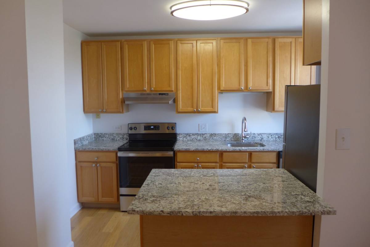 Apartment for rent at 808 -12 W Junior Terrace, Chicago, IL 60613