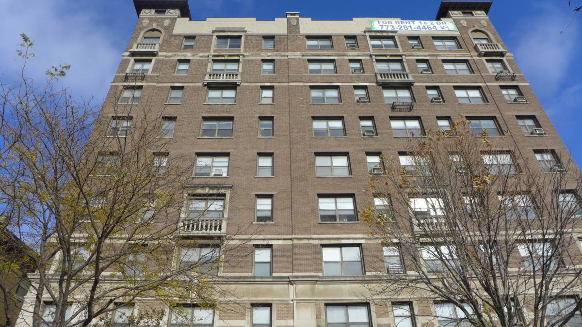 Apartment for rent at 808 -12 W Junior Terrace, Chicago, IL 60613