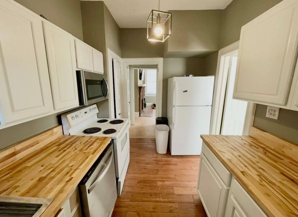 Apartment for rent at 147 S Pickens St, Columbia, SC 29205