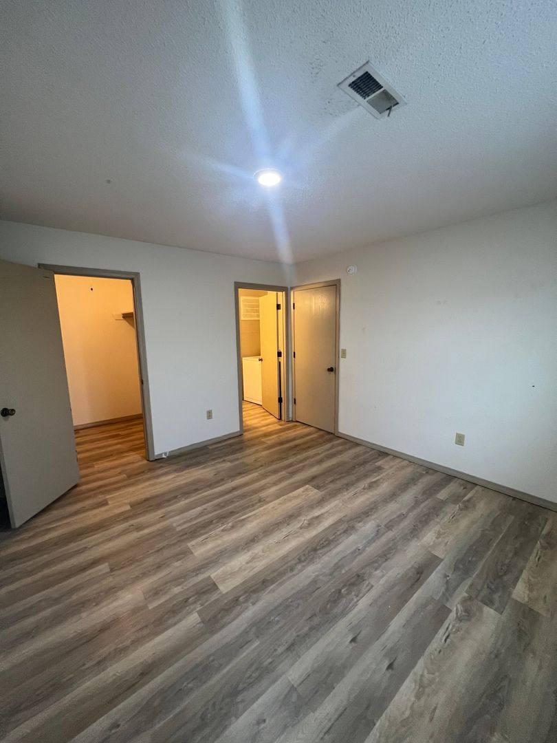 Apartment for rent at 1307 Westview St, Fulton, MO 65251