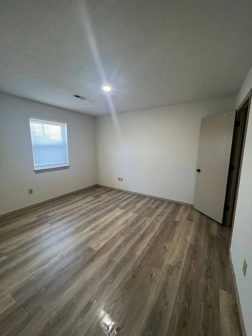 Apartment for rent at 1307 Westview St, Fulton, MO 65251
