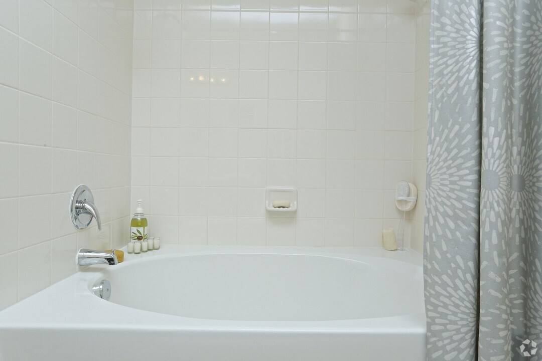 Apartment for rent at 11400 Space Center Blvd #CPCR, Houston, TX 77059