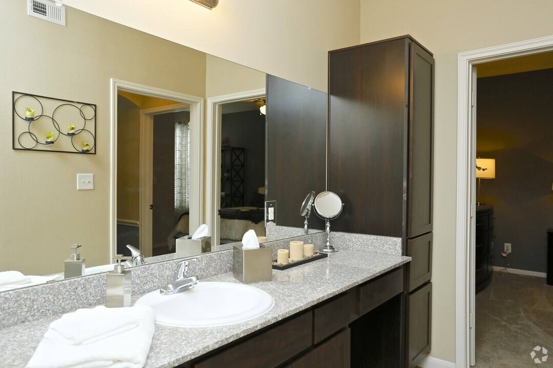Apartment for rent at 11400 Space Center Blvd #CPCR, Houston, TX 77059