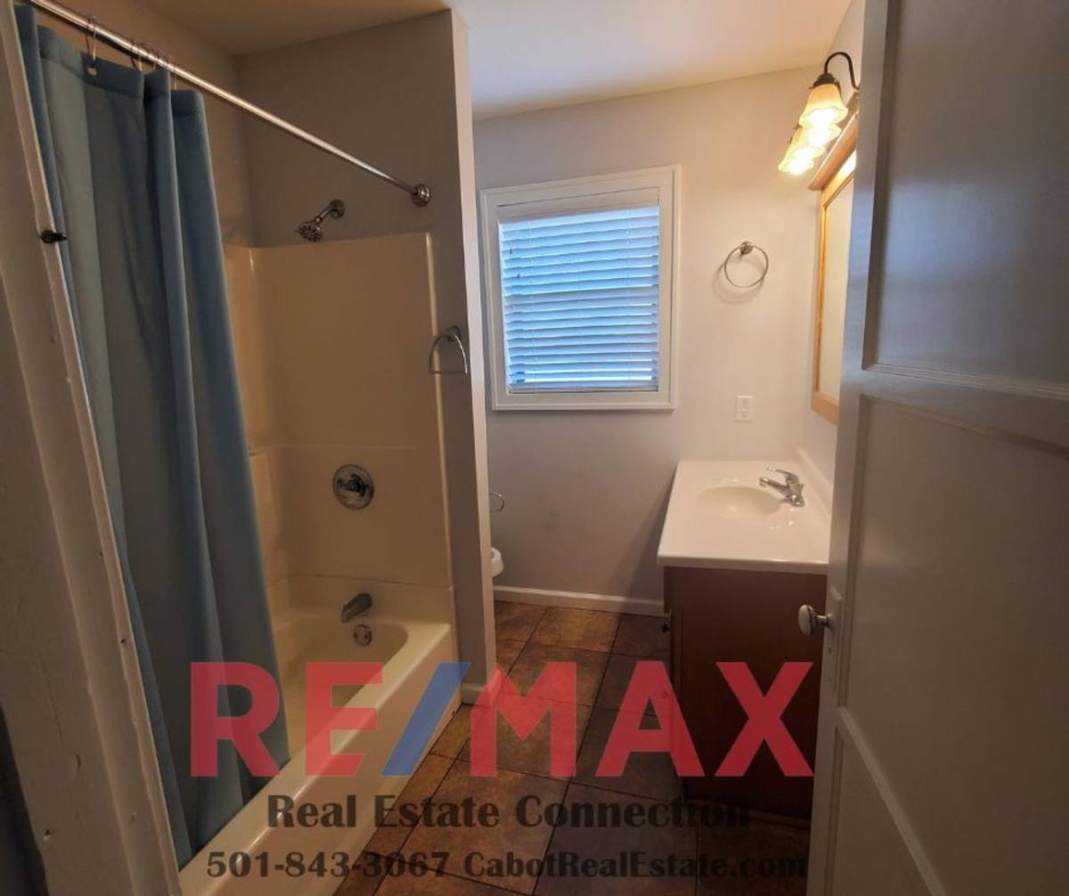 House for rent at 1701 S Pine, Cabot, AR 72023