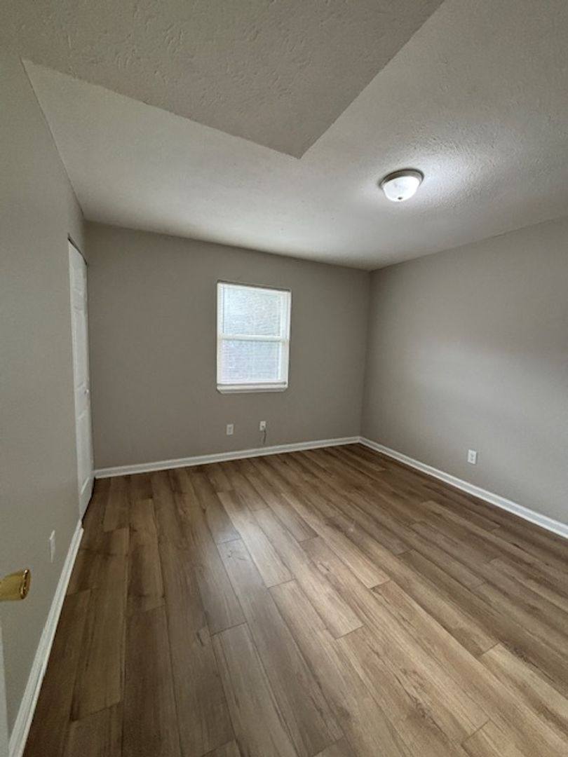 Apartment for rent at 433 Wood Creek Dr, Radcliff, KY 40160