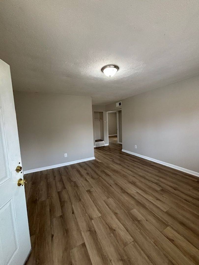 Apartment for rent at 433 Wood Creek Dr, Radcliff, KY 40160