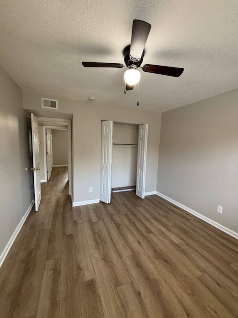 Apartment for rent at 433 Wood Creek Dr, Radcliff, KY 40160