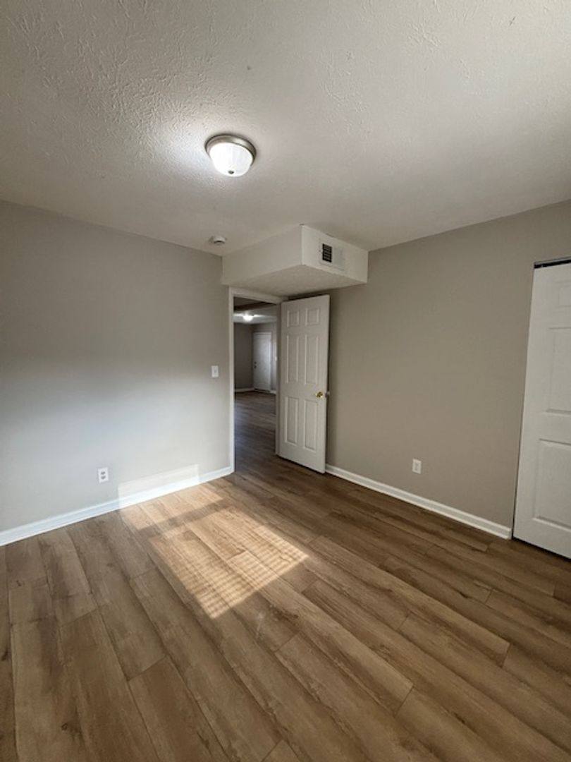 Apartment for rent at 433 Wood Creek Dr, Radcliff, KY 40160