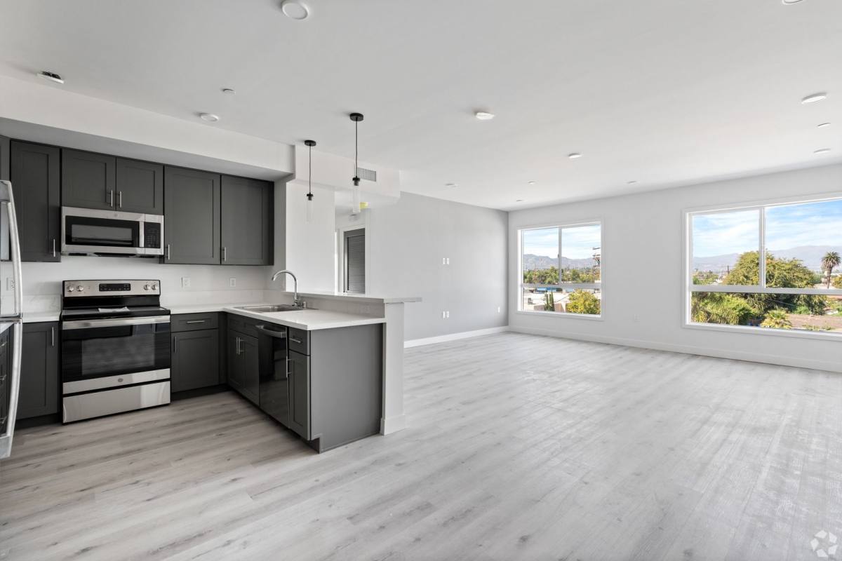 Apartment for rent at 6904 Eton Ave, Canoga Park, CA 91303