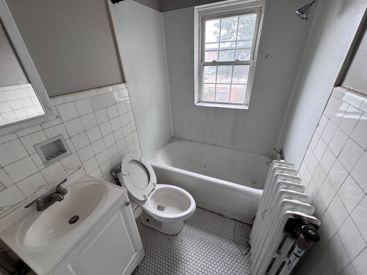 Apartment for rent at 1003 Pierce St, Sioux City, IA 51105