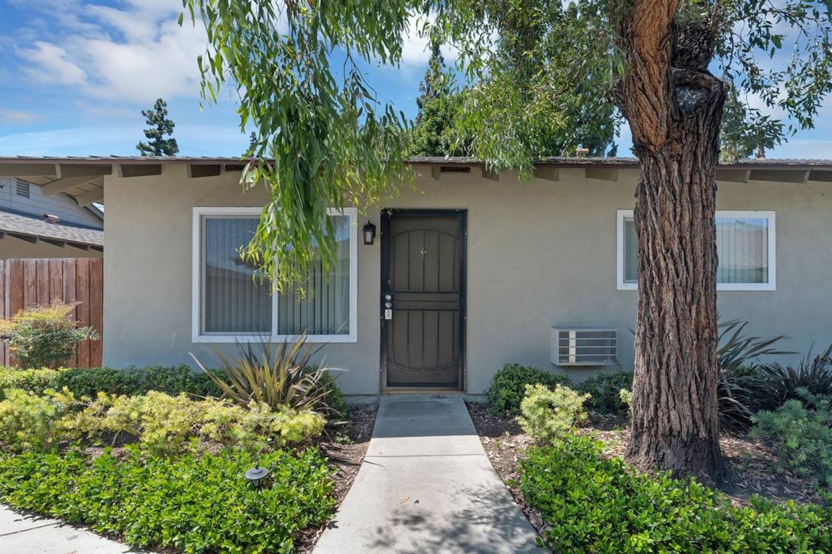 Apartment for rent at 1651 Mitchell Ave, Tustin, CA 92780