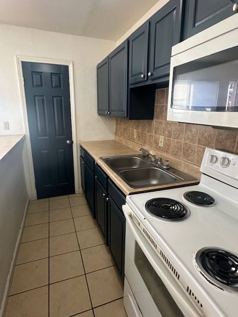 Apartment for rent at 2228 S Oliver, Wichita, KS 67218
