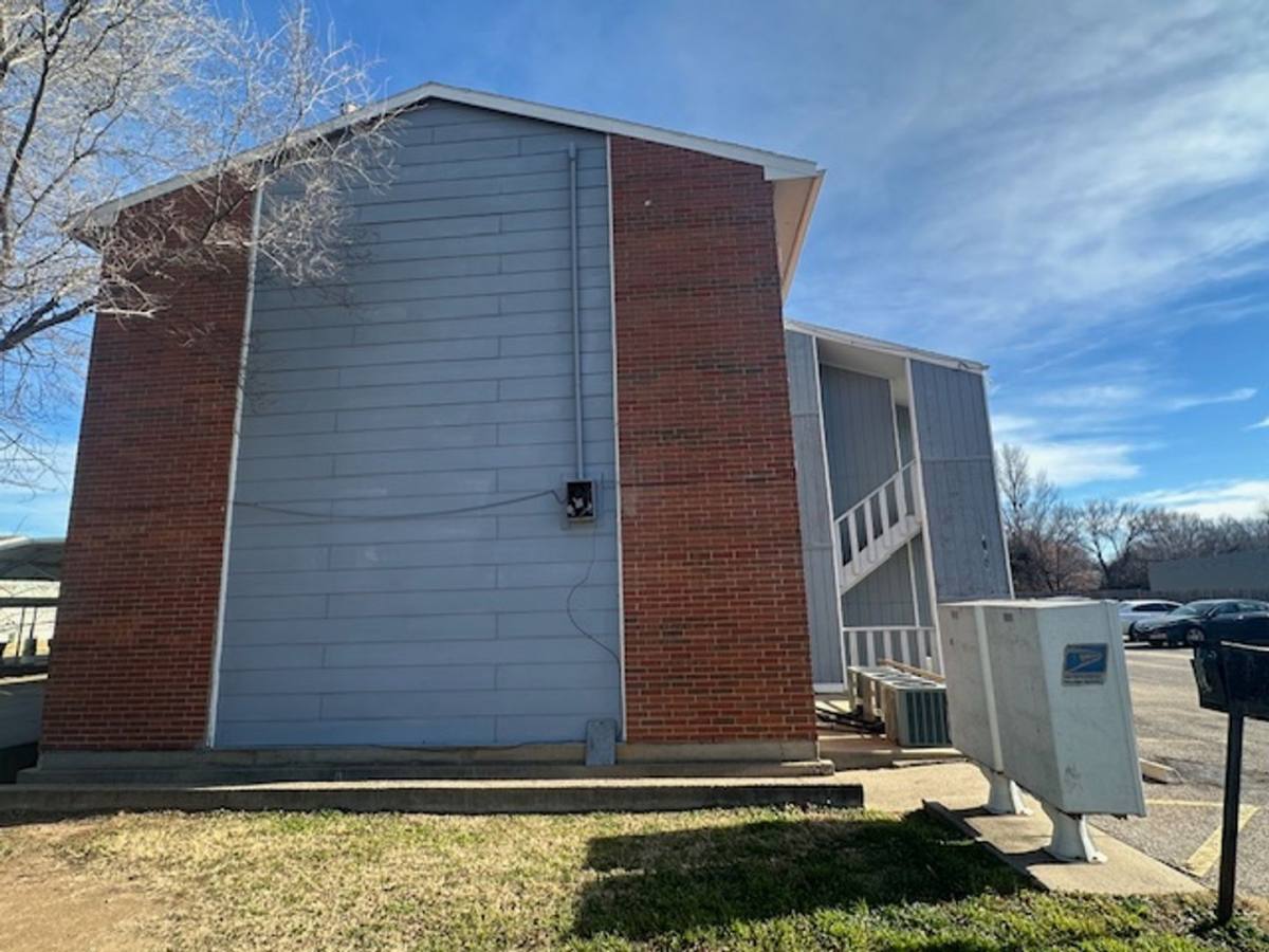 Apartment for rent at 2228 S Oliver, Wichita, KS 67218