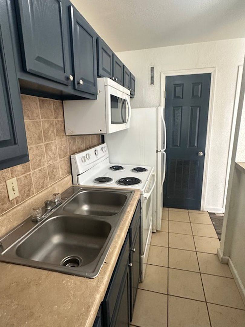 Apartment for rent at 2228 S Oliver, Wichita, KS 67218