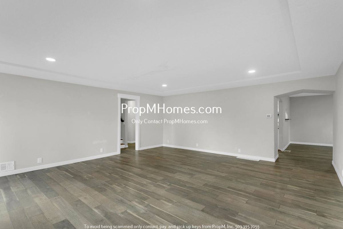 House for rent at 7307 SE 76th Ave, Portland, OR 97206