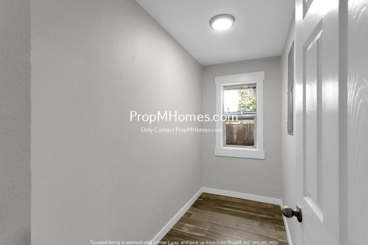 House for rent at 7307 SE 76th Ave, Portland, OR 97206