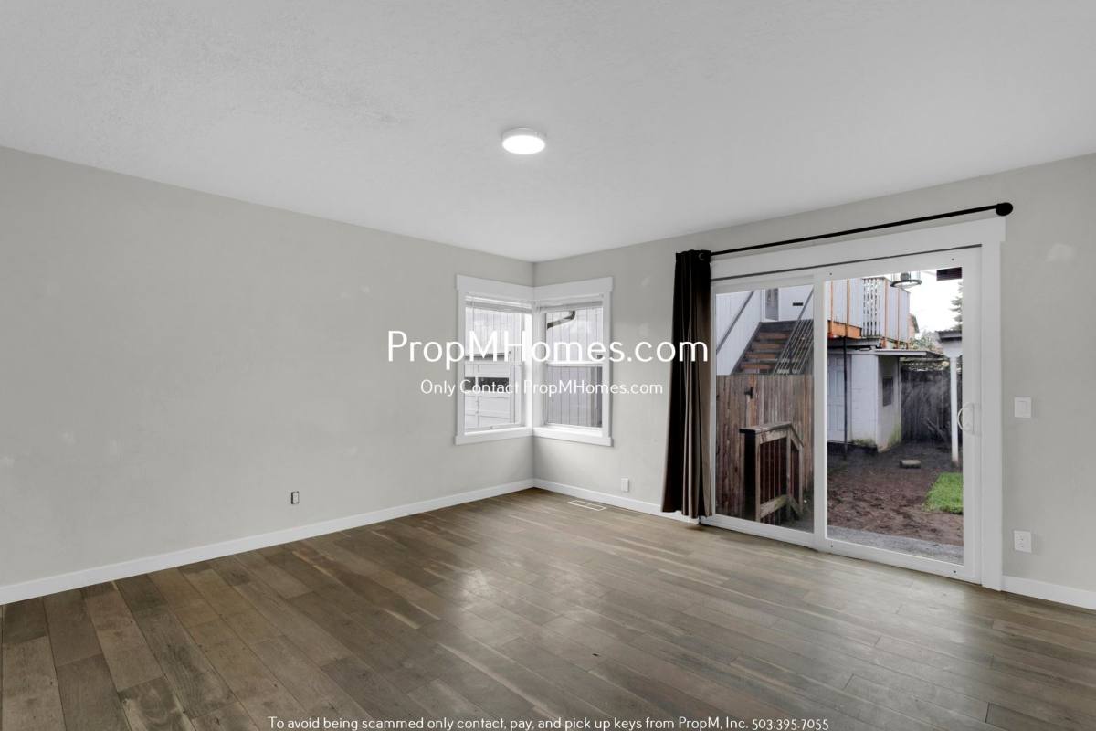 House for rent at 7307 SE 76th Ave, Portland, OR 97206