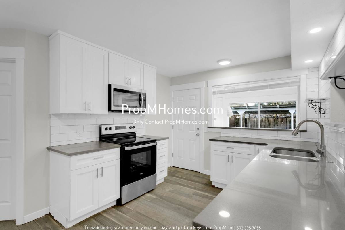 House for rent at 7307 SE 76th Ave, Portland, OR 97206