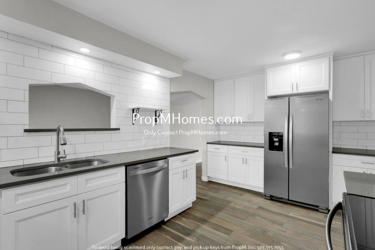 House for rent at 7307 SE 76th Ave, Portland, OR 97206