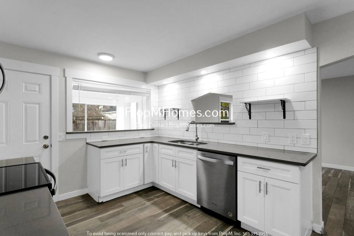 House for rent at 7307 SE 76th Ave, Portland, OR 97206