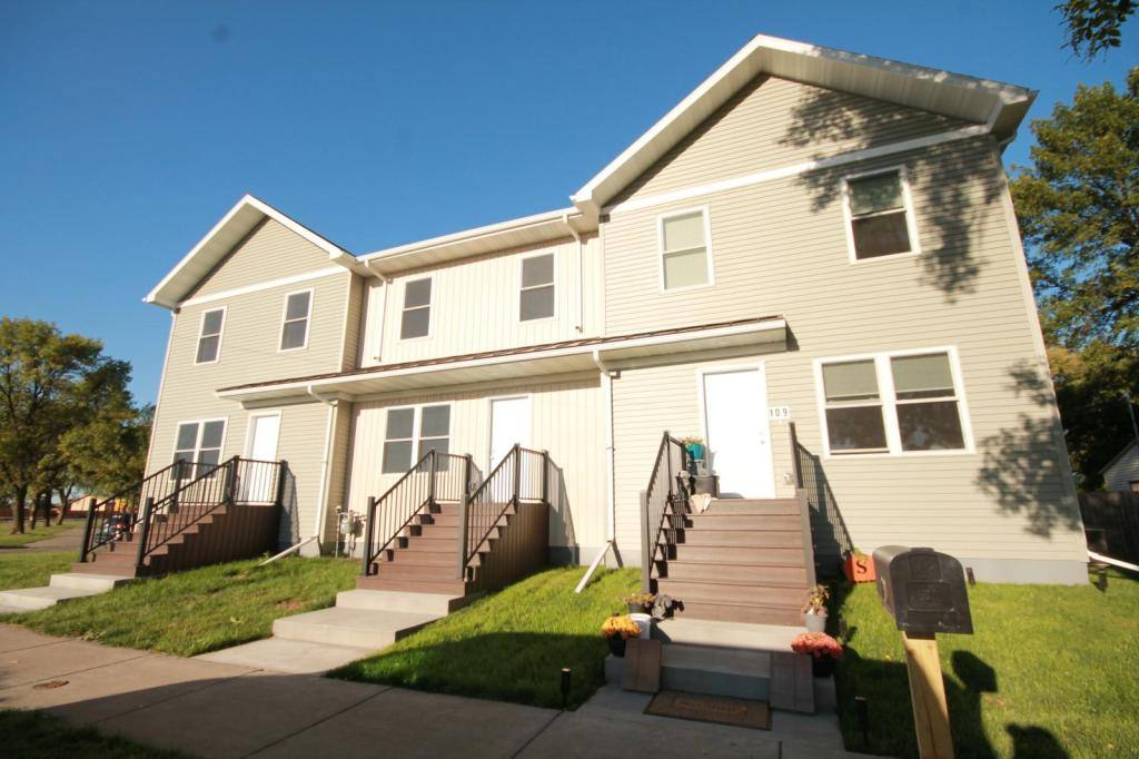 Townhouse for rent at 109 N 10th St, Grand Forks, ND 58203