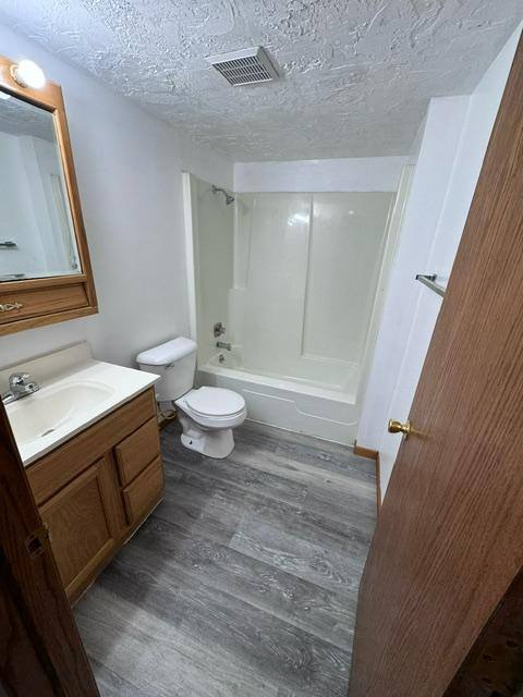 Apartment for rent at 103 Crestview Dr #1, Eldridge, IA 52748