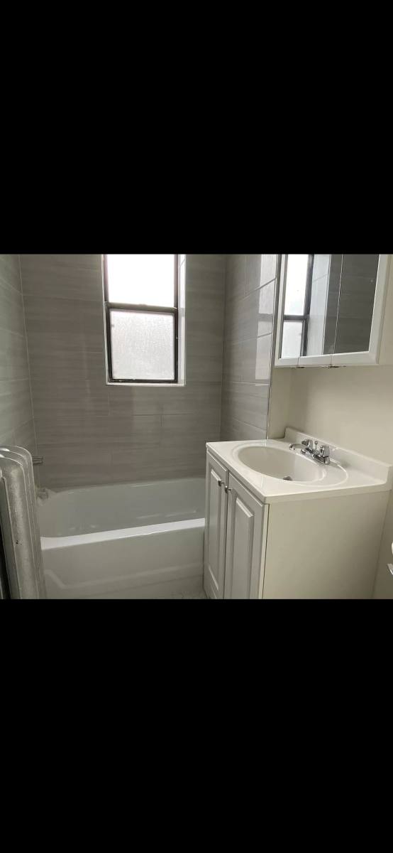 Apartment for rent at 3933 N Clarendon, Chicago, IL 60613