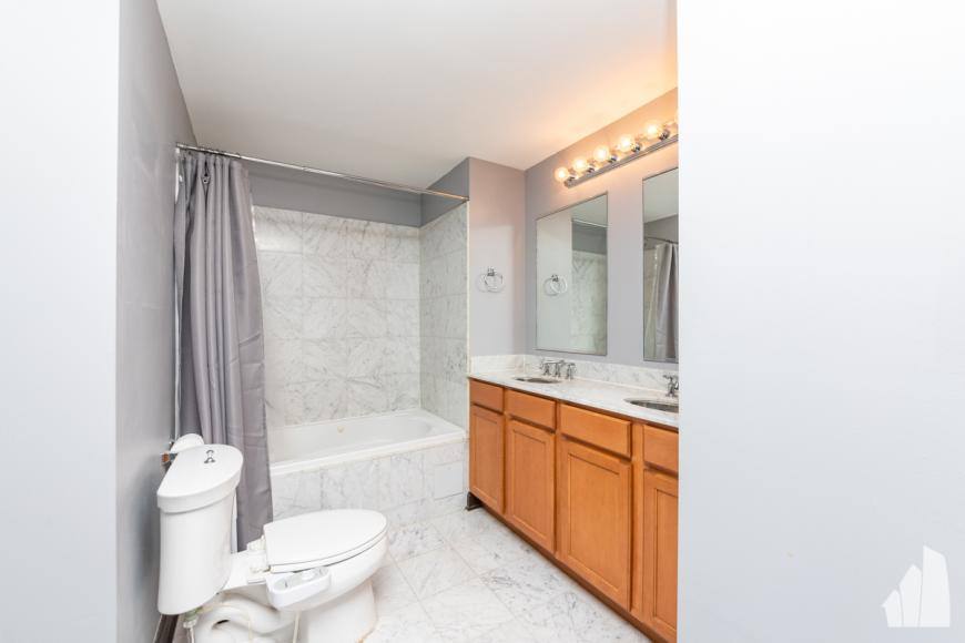 Condo for rent at 106 N Aberdeen St #4F, Chicago, IL 60607