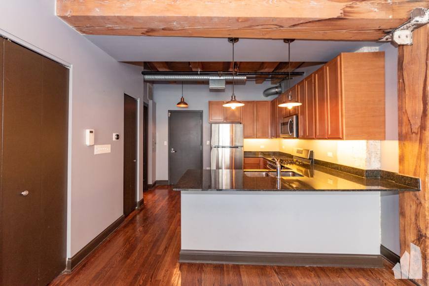 Condo for rent at 106 N Aberdeen St #4F, Chicago, IL 60607