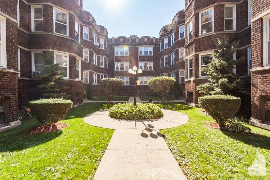 Apartment for rent at 827 W Cornelia #2S, Chicago, IL 60657