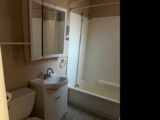 Apartment for rent at 827 W Cornelia #2S, Chicago, IL 60657