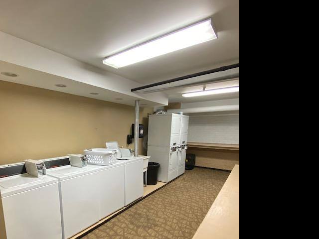Apartment for rent at 827 W Cornelia #2S, Chicago, IL 60657