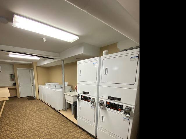 Apartment for rent at 827 W Cornelia #2S, Chicago, IL 60657