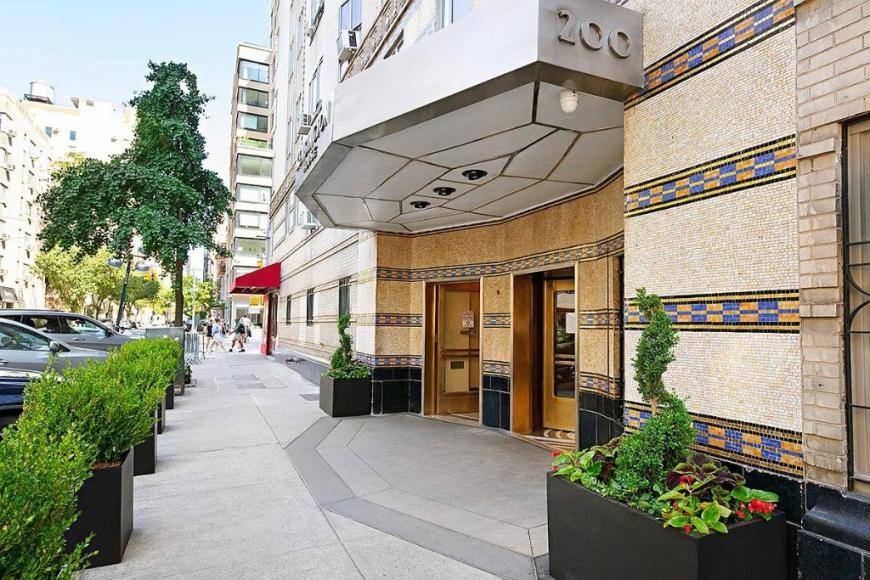 Apartment for rent at 200 W 20th St #1401, New York, NY 10011
