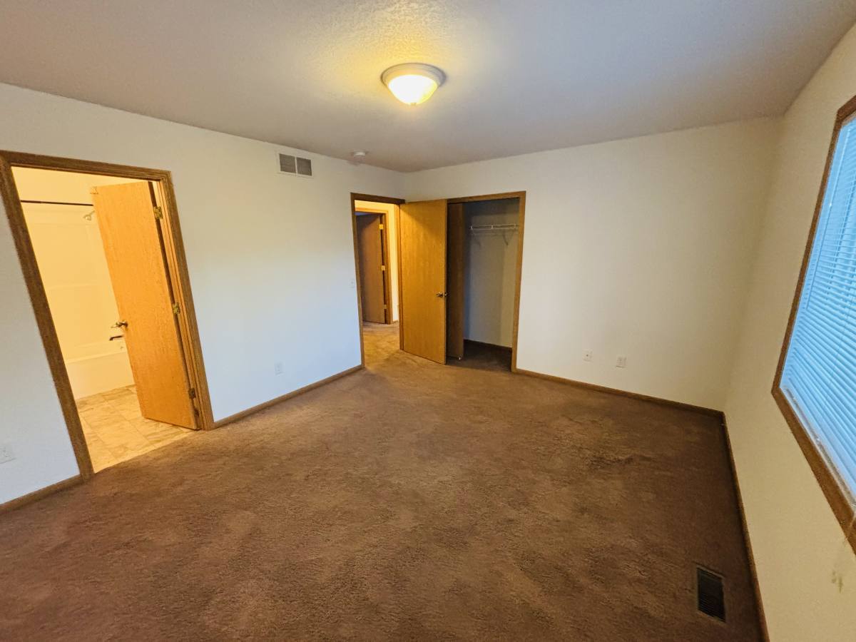 House for rent at 5205 Hedgewood Dr, Midland, MI 48640