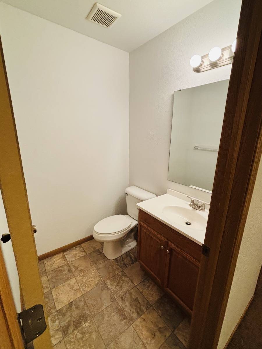 House for rent at 5205 Hedgewood Dr, Midland, MI 48640
