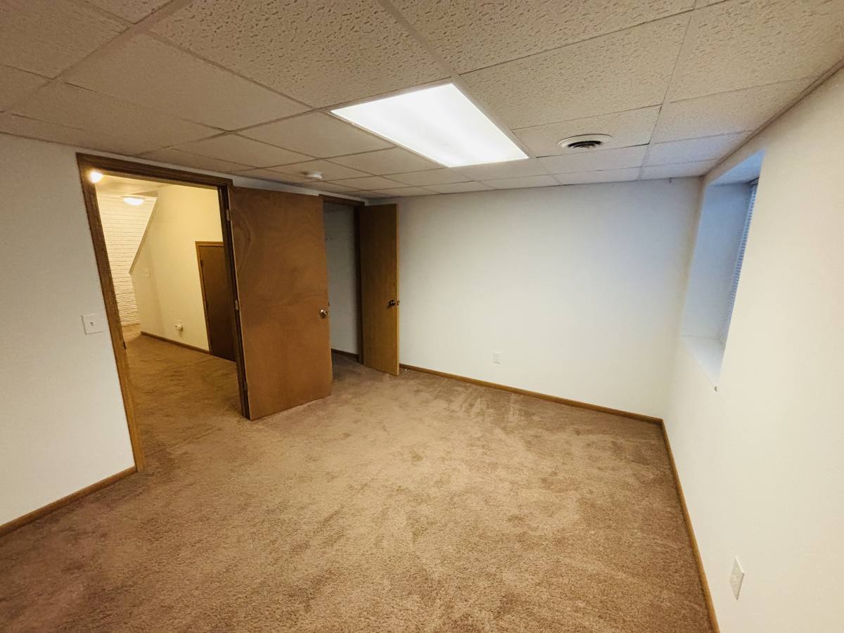 House for rent at 5205 Hedgewood Dr, Midland, MI 48640