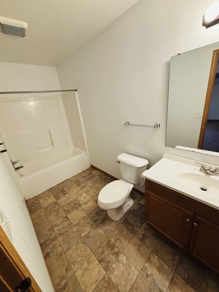 House for rent at 5205 Hedgewood Dr, Midland, MI 48640