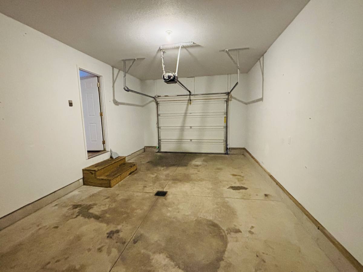 House for rent at 5205 Hedgewood Dr, Midland, MI 48640