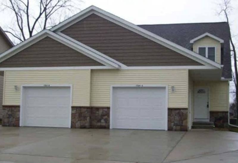 Townhouse for rent at 1504 Illinois Dr, Midland, MI 48642