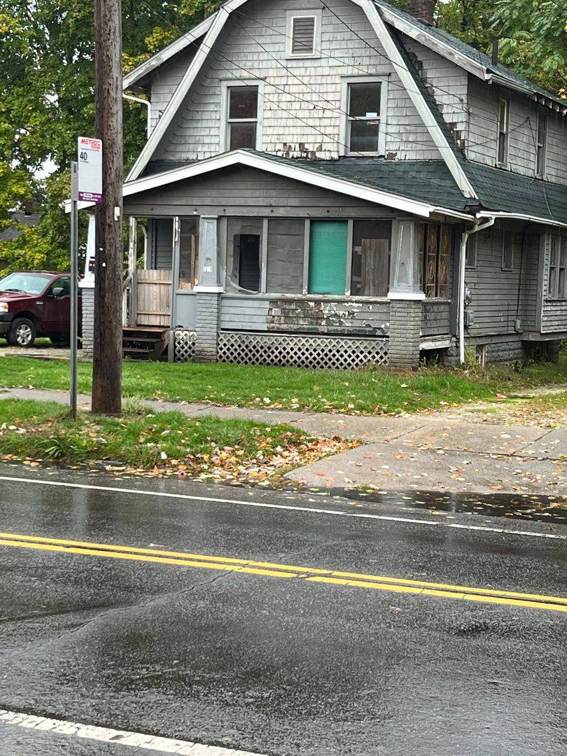 House for rent at 1313 Manchester Rd, Akron, OH 44307