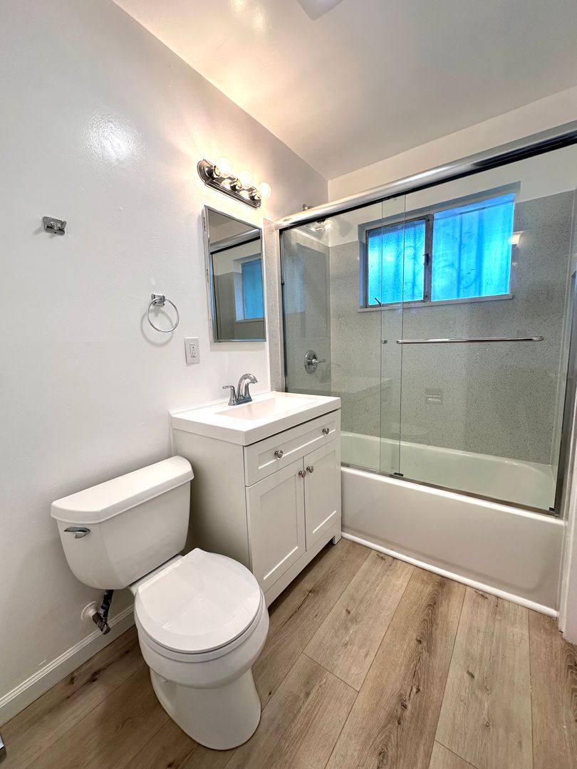 Apartment for rent at 9300 Bancroft Ave, Oakland, CA 94603