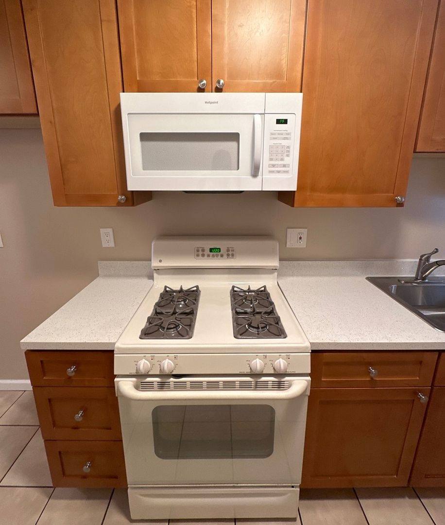 Apartment for rent at 9300 Bancroft Ave, Oakland, CA 94603